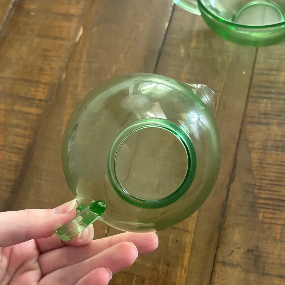 Vintage Green Depression Glass Creamer and Sugar Bowl Set - Picture 4 of 9